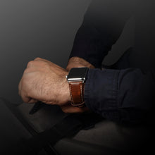 Denior Oil Wax Retro Watch Leather Watch Band for Apple Watch Series 7 45mm / 6 & SE & 5 & 4 44mm / 3 & 2 & 1 42mm (Brown)