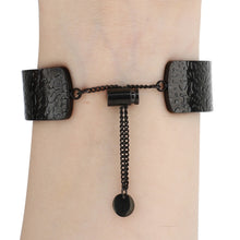 Simple 316 Stainless Steel Embossed Bracelet Watch Band for Apple Watch Series 7 41mm / 6 & SE & 5 & 4 40mm / 3 & 2 & 1 38mm(Black)