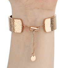 Simple 316 Stainless Steel Embossed Bracelet Watch Band for Apple Watch Series 8&7 41mm / SE 2&6&SE&5&4 40mm / 3&2&1 38mm(Rose Gold)