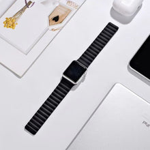 Magnetic Loop Watch Band For Apple Watch Series 7 45mm / 6 & SE & 5 & 4 44mm / 3 & 2 & 1 42mm(Black)