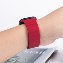 Mutural Liquid Silicone Magnetic Strap Watch Band For Apple Watch Ultra 49mm / Series 8&7 45mm / SE 2&6&SE&5&4 44mm / 3&2&1 42mm(Red)