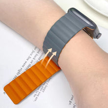 Mutural Moran Series Liquid Silicone Magnetic Strap Watch Band For Apple Watch Series 8&7 41mm / SE 2&6&SE&5&4 40mm / 3&2&1 38mm(Black + Wine Red)