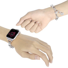 Stainless Steel Heart Pendant Watch Band For Apple Watch Ultra 49mm / Series 8&7 45mm / SE 2&6&SE&5&4 44mm / 3&2&1 42mm(Silver)